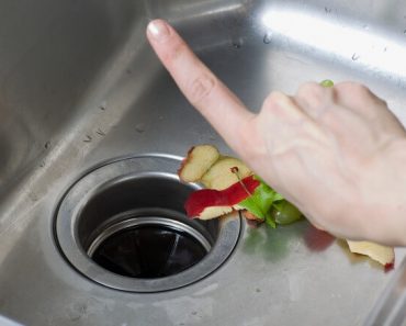 Schon gewusst? Diese 7 Essensreste solltest du nicht einfach so wegspülen.