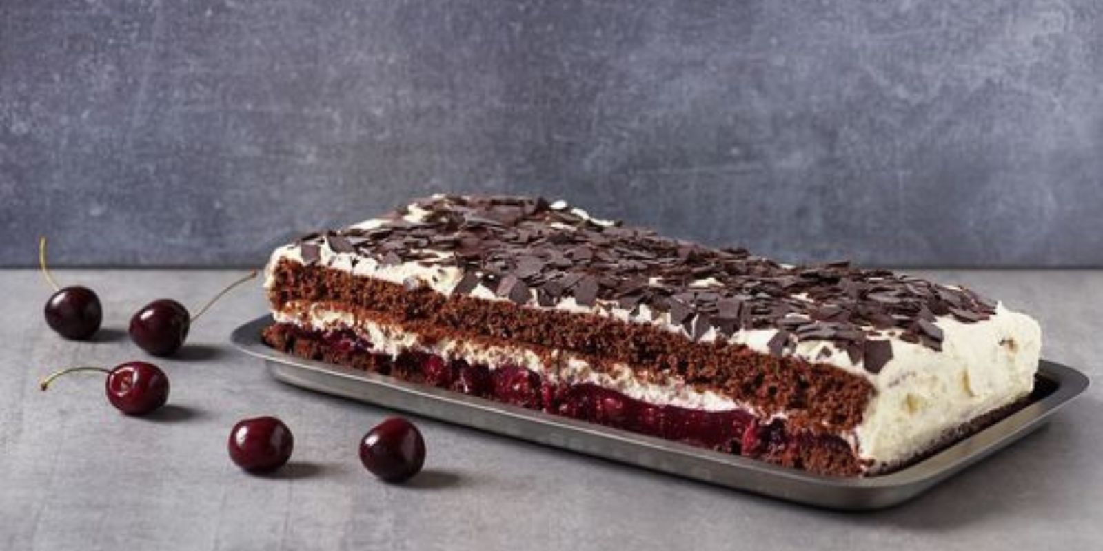 Schwarzwälder Kirsch vom Blech: Ein Backvergnügen für die ganze Familie