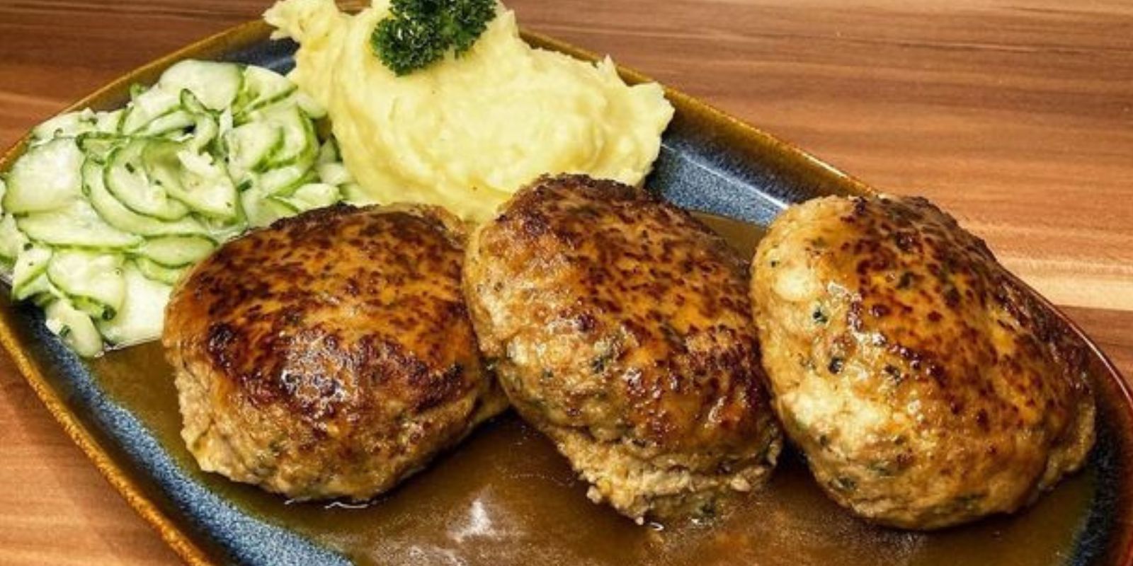 Schweinebraten mit Kartoffeln und Bohnen