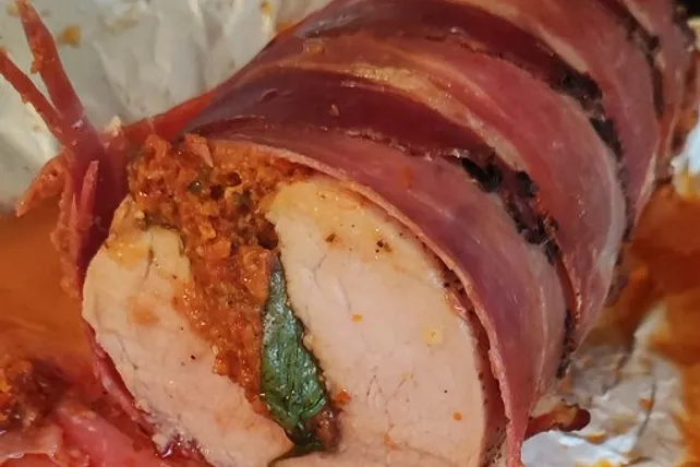 Schweinefilet gefüllt mit Tomatenpesto im Parmaschinkenmantel