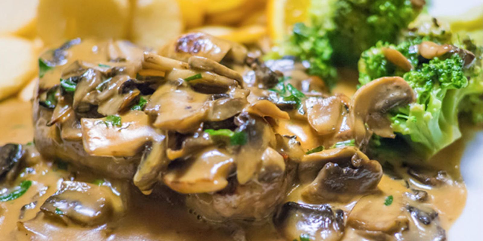 Schweinelende mit Champignonrahmsauce und Nudeln – Ein Festmahl für Feinschmecker