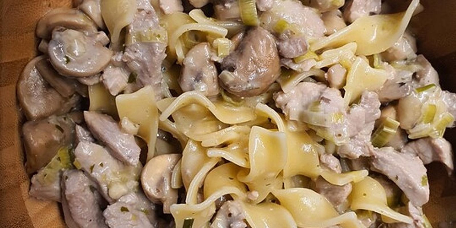 Schweinelende mit Champingionrahmsauce und Nudeln