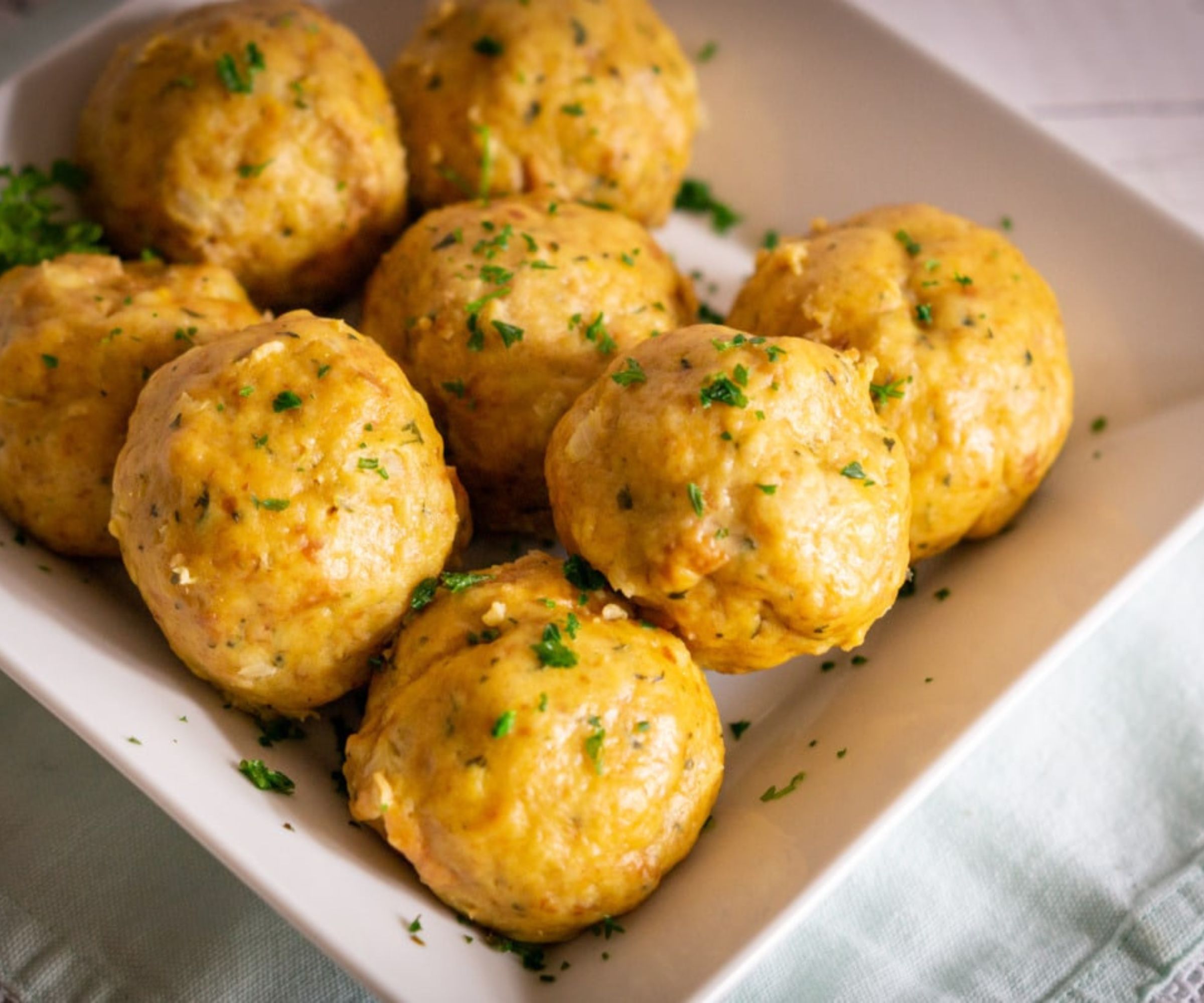 Semmelknödel: Ein köstliches Rezept für traditionelle Leckerbissen