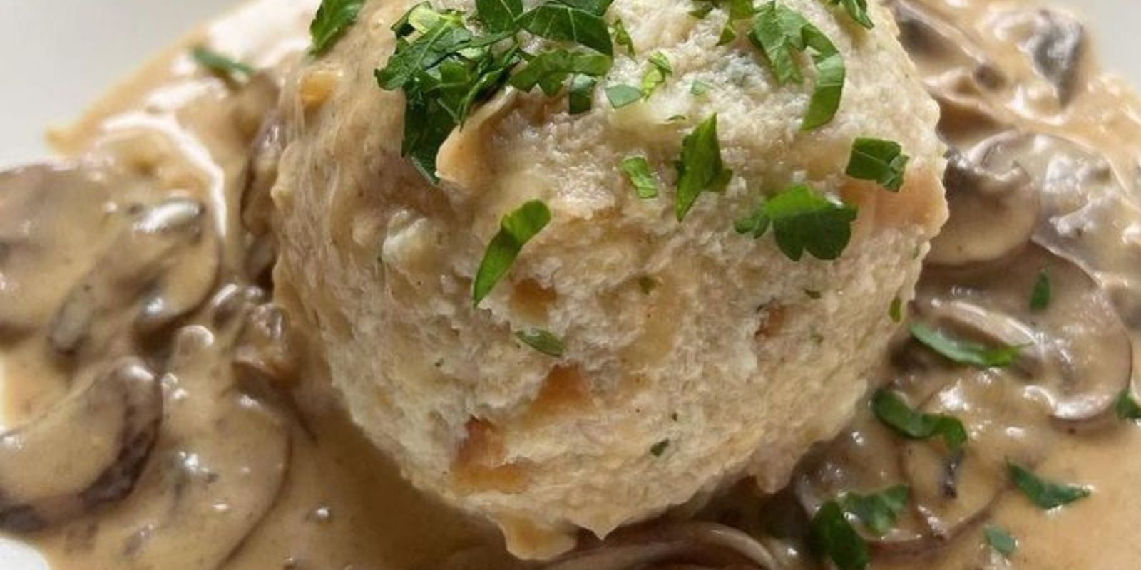 Semmelknödel mit Pilzsoße: Ein Klassiker der deutschen Küche