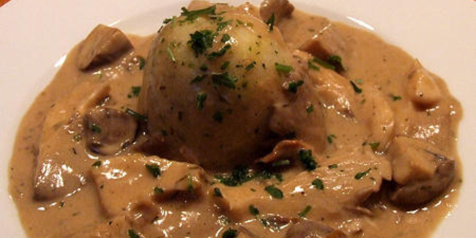 Semmelknödel mit Pilzsoße