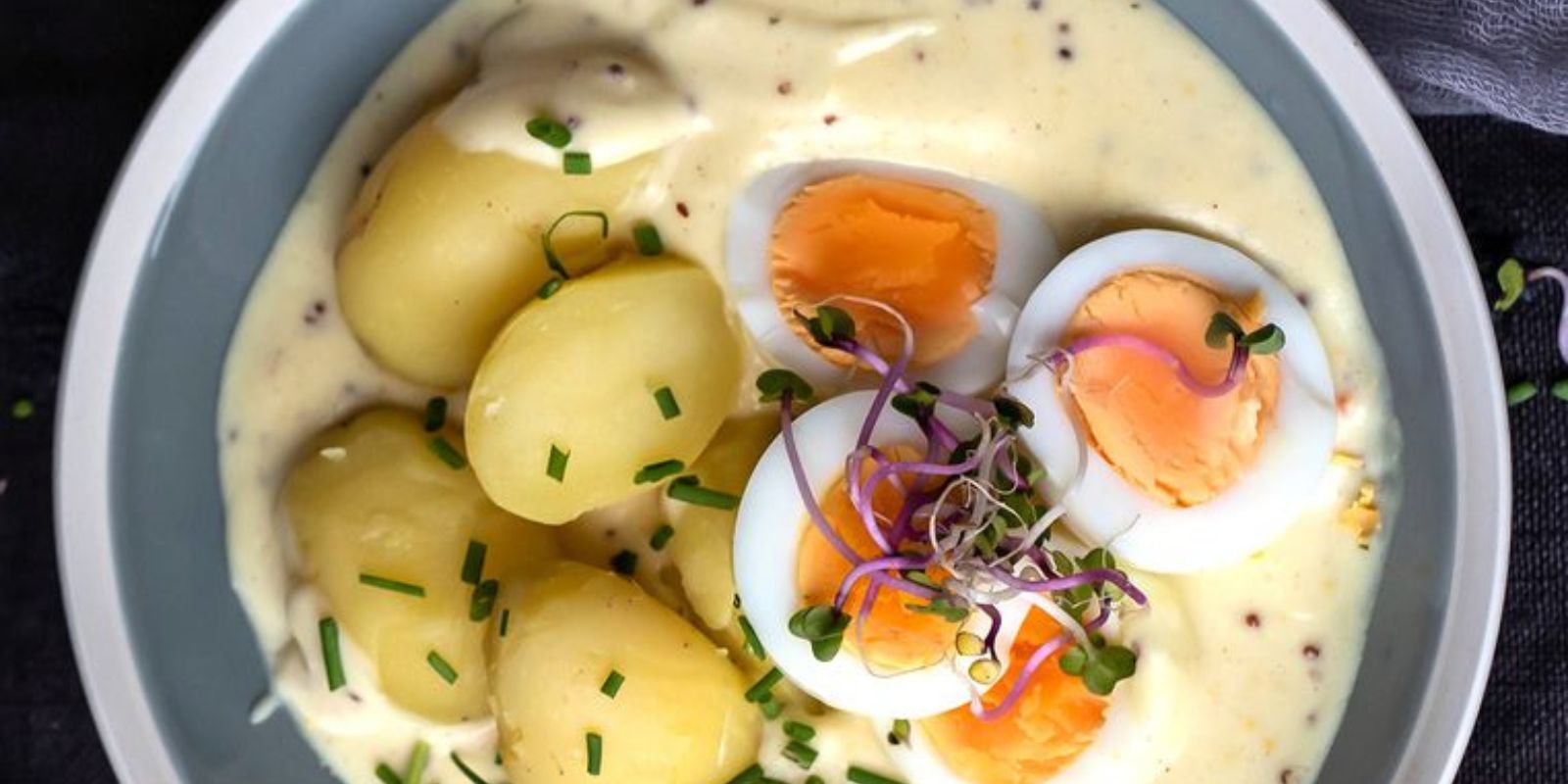 Senfeier sind ein köstliches und einfaches Gericht, das in vielen deutschen Haushalten beliebt ist. Hier ist ein einfaches Rezept, um Senfeier zuzubereiten: