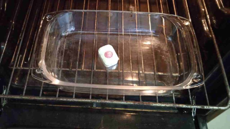 So reinigen Sie den Backofen ohne Zeit