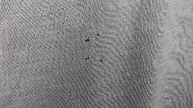 So solltest du die kleinen Löcher deiner Kleidung eigentlich reparieren. Geht ohne Nadel und Faden!