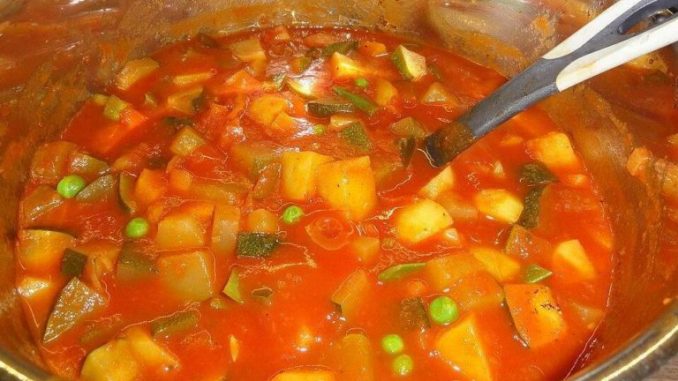 Sommerlicher Eintopf mit Zucchini & Tomaten