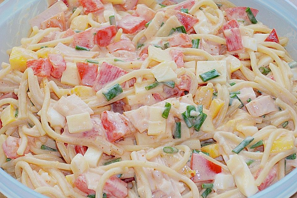 Spaghettisalat mit Putenbrust und Käse