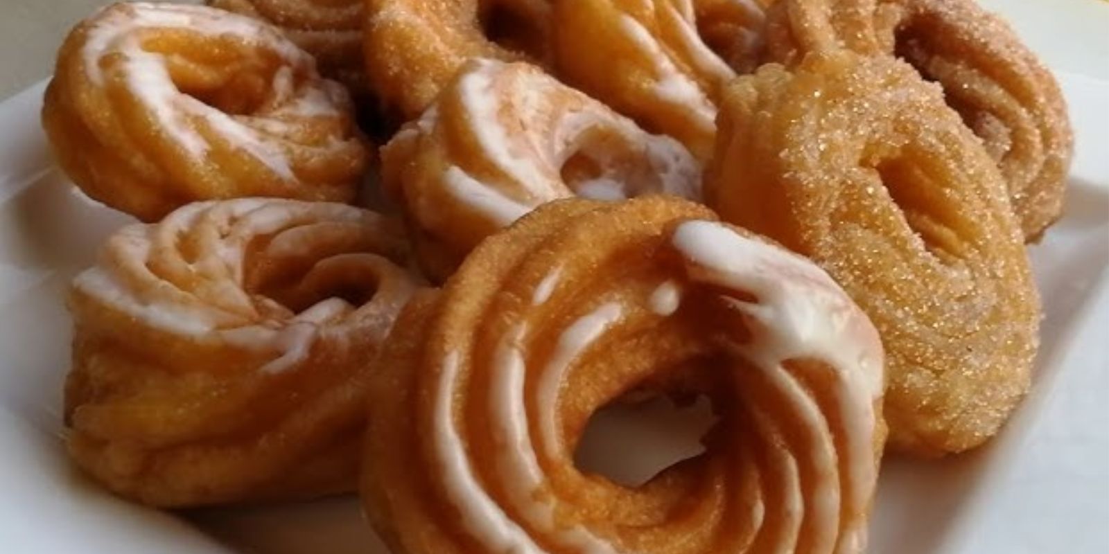 Spritzkuchen mit Vanillecreme und Zuckerguss