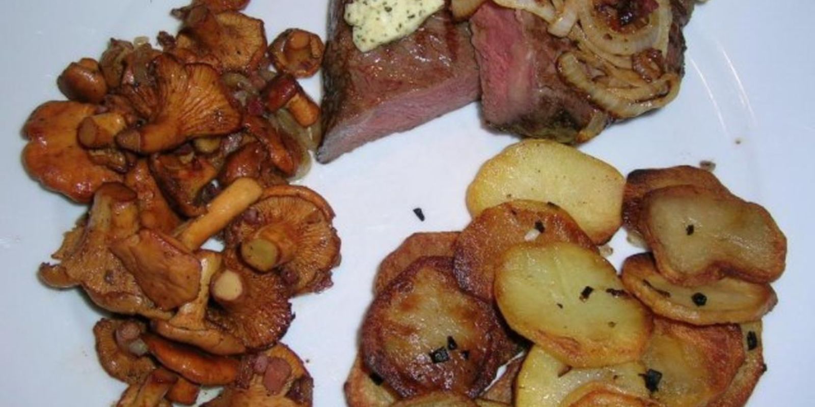 Steak mit Pfifferlingen und Bratkartoffeln