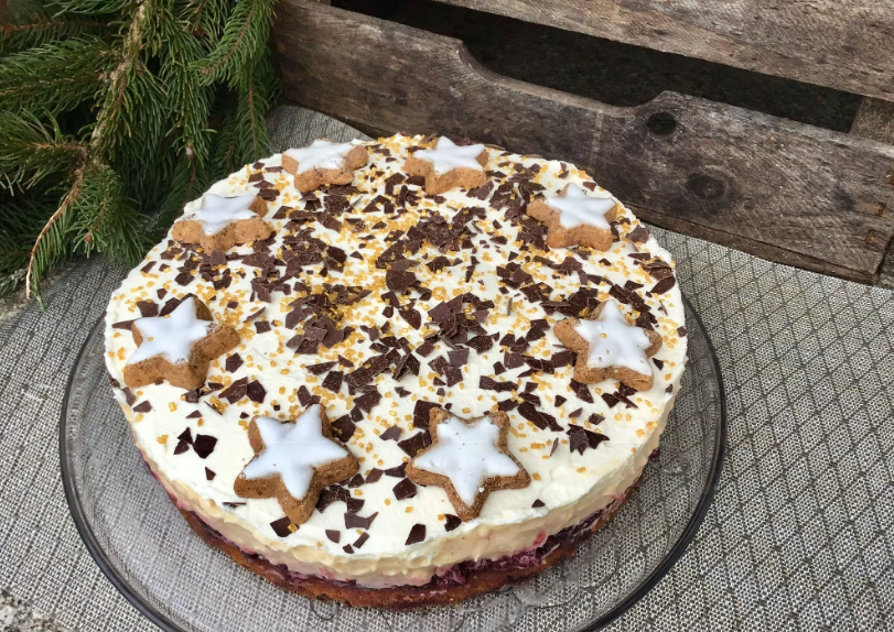 TORTE MIT PREISELBEEREN UND ZIMT