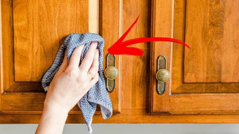 Tricks zum Reinigen der Küchenschränke: Fett und angesammelter Schmutz adé