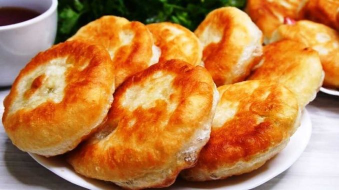 UNGARISCHE LANGOS MIT KNOBLAUCHCREME & KÄSE