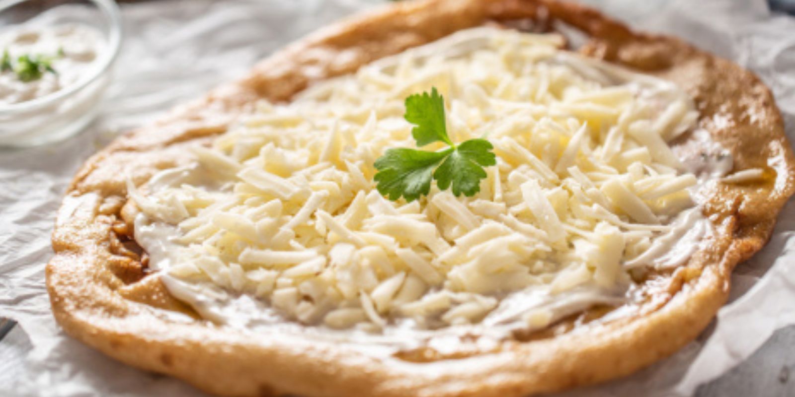 Ungarische Langos mit Knoblauch