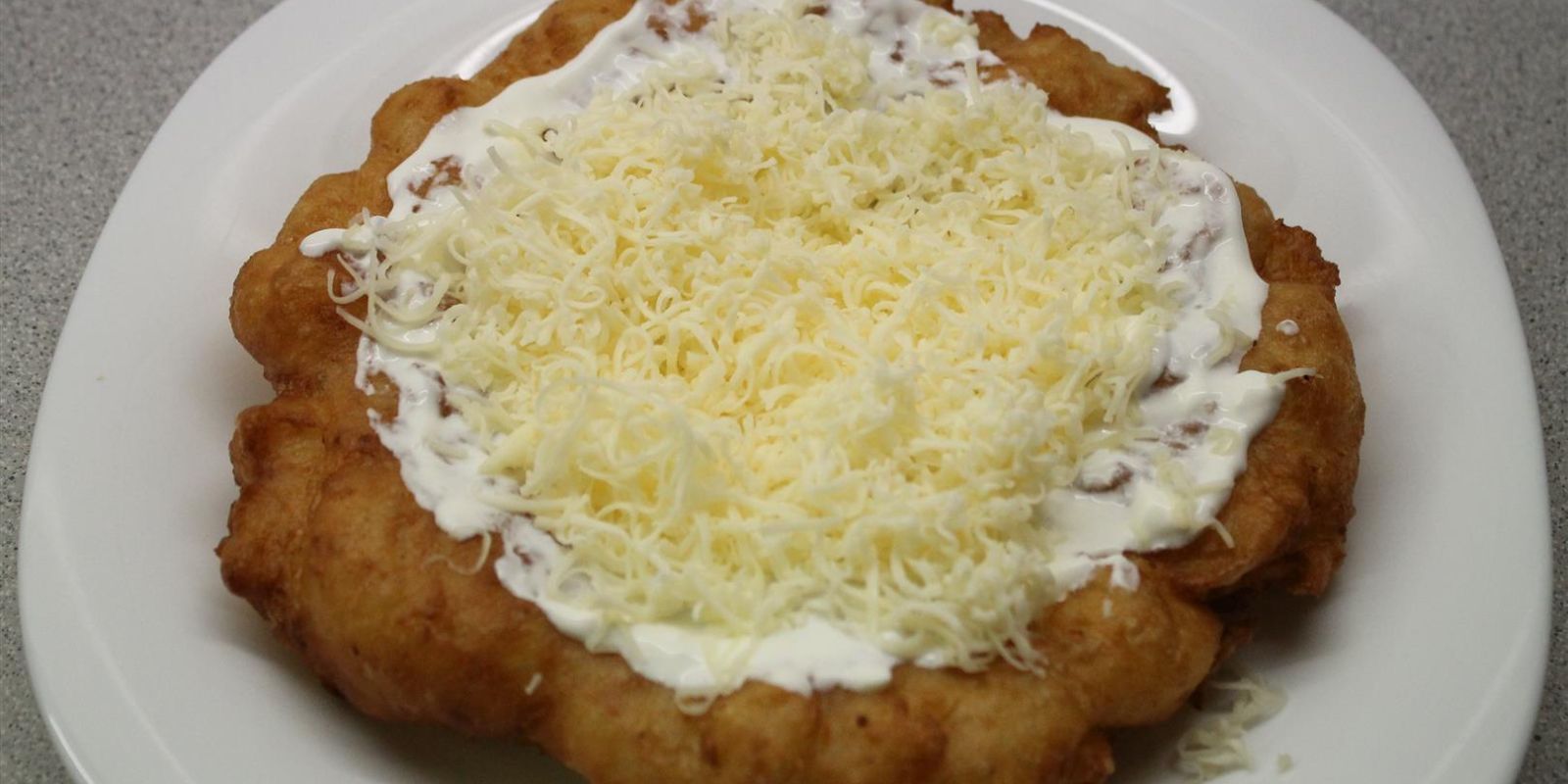 Ungarische Langos mit Knoblauch