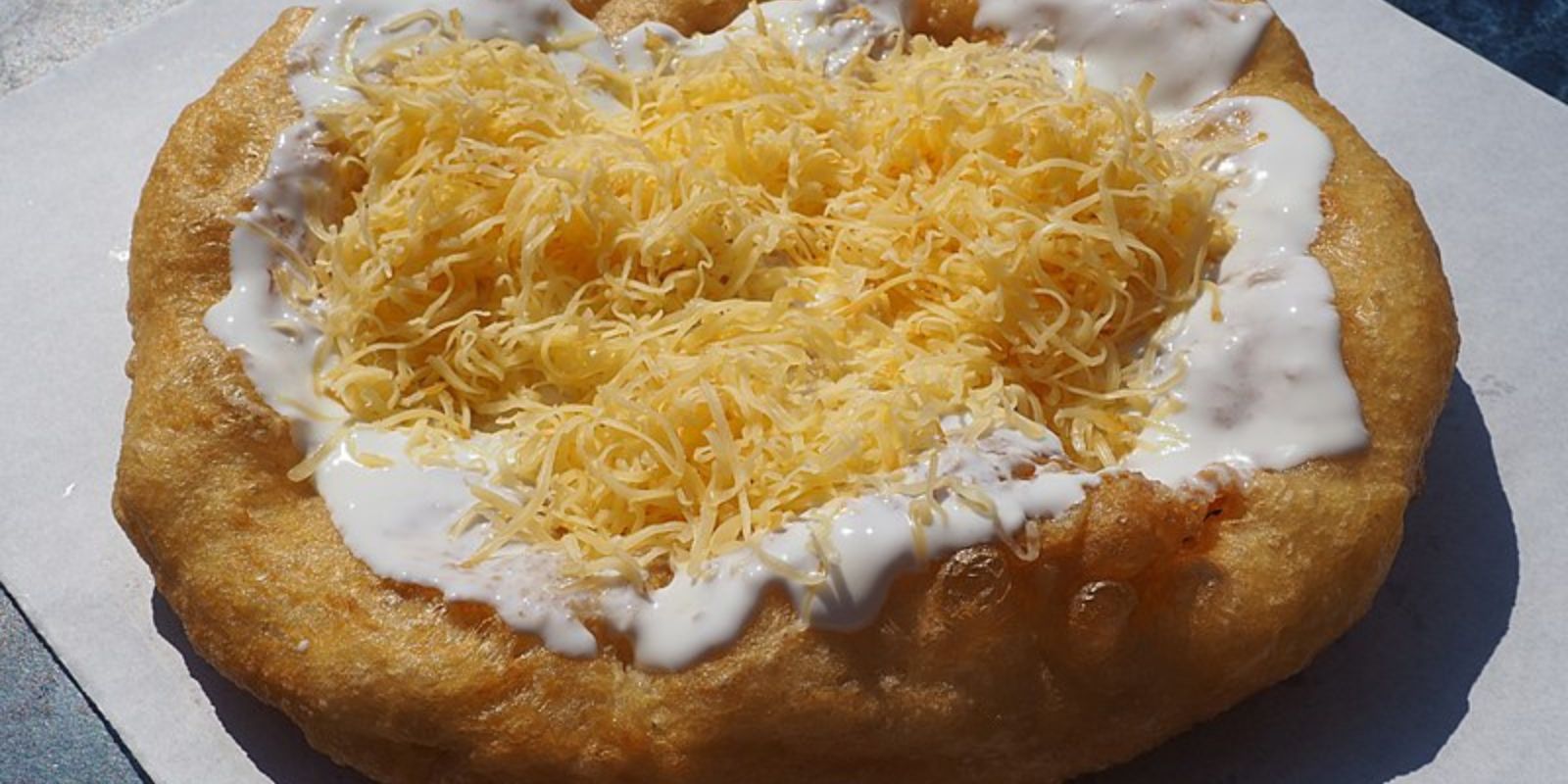 Ungarische Langos mit Knoblauch