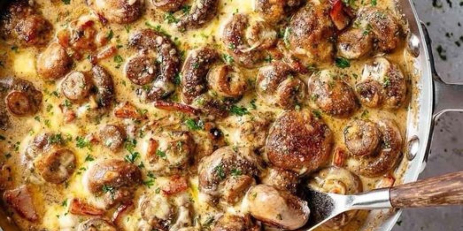 Unschlagbar lecker! – Knoblauch Champignons in leckere Rahmsoße