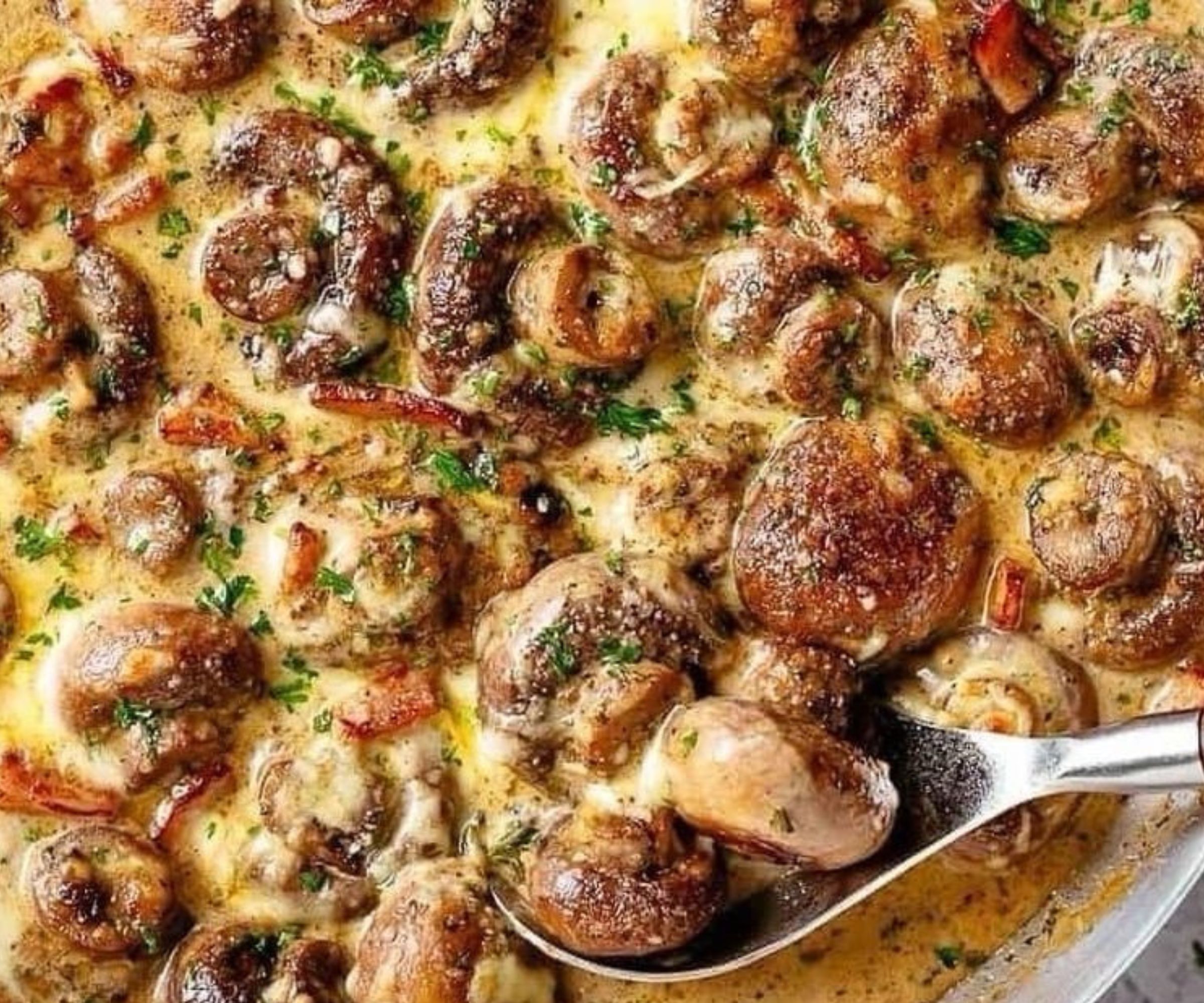 Unschlagbar lecker! Knoblauch-Champignons in leckerer Rahmsauce