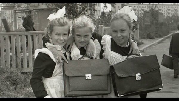 Unsere Kindheit in den 60er, 70er und 80er Jahren: Eine Reise zurück in die glücklichen Tage