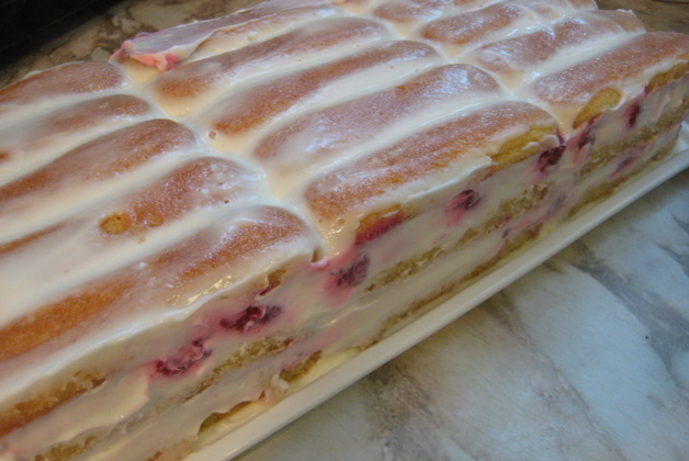 Unvergängliches Saure-Sahne-Dessert ohne Backen, in 5 Minuten zubereitet