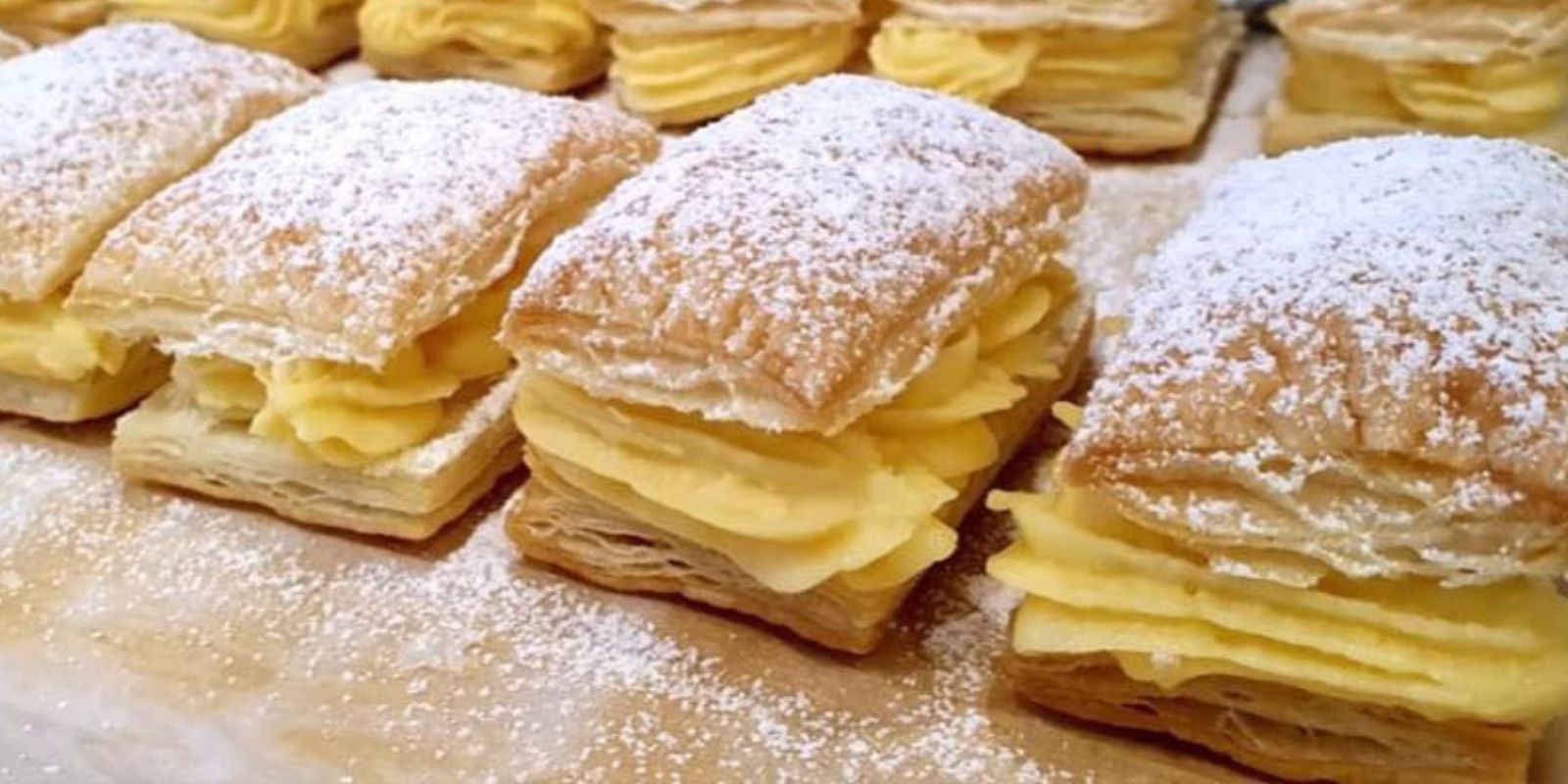 Vanillecremepudding im Blätterteig: Ein himmlisches Dessert in 1500 Worten