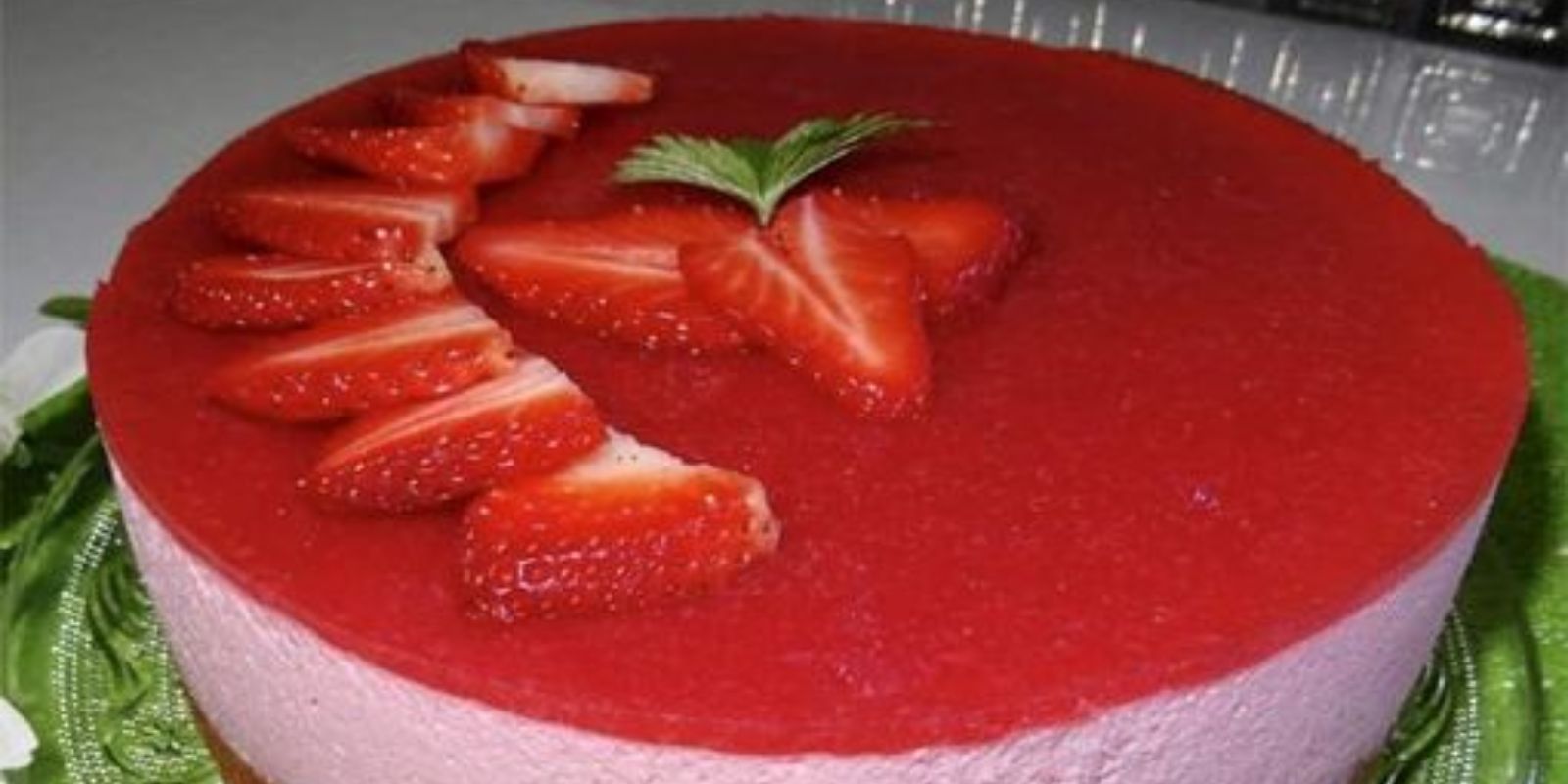 Verführerischer Erdbeer-Mousse-Kuchen – Ein Rezept für Fruchtigen Genuss