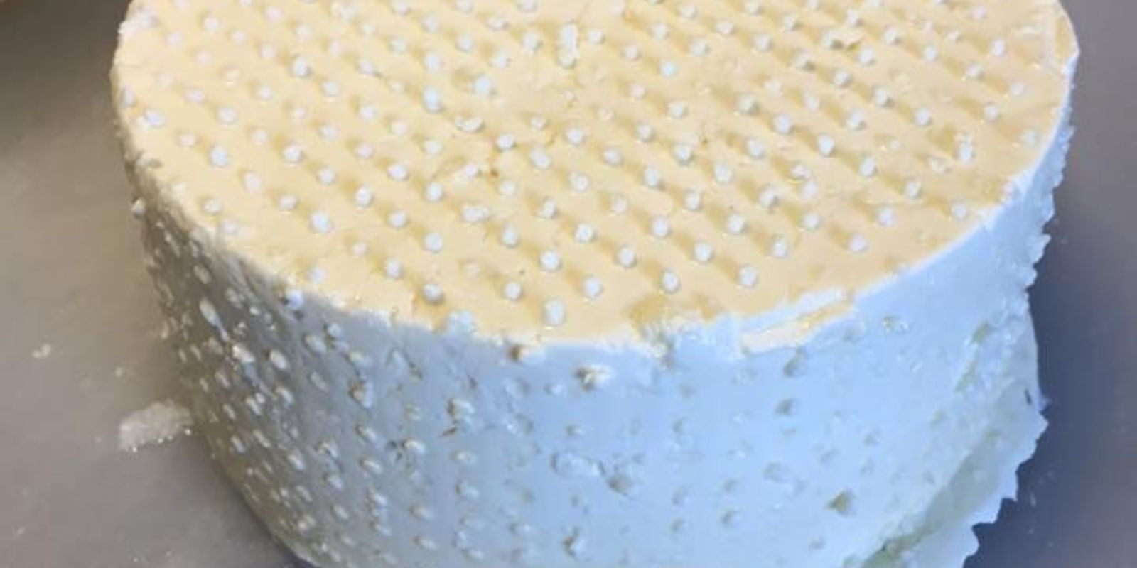 Wenn Sie 1 Liter Milch, Joghurt und eine halbe Zitrone haben, können Sie den besten hausgemachten Käse zubereiten