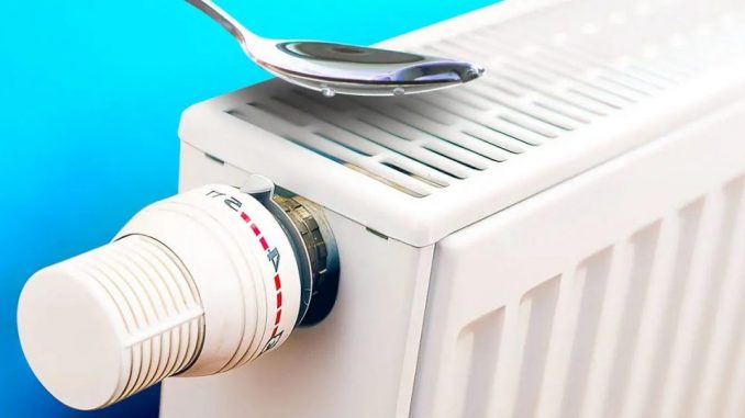 Wenn Sie einen Löffel auf die Heizung stellen, sparen Sie Ihre Rechnungen