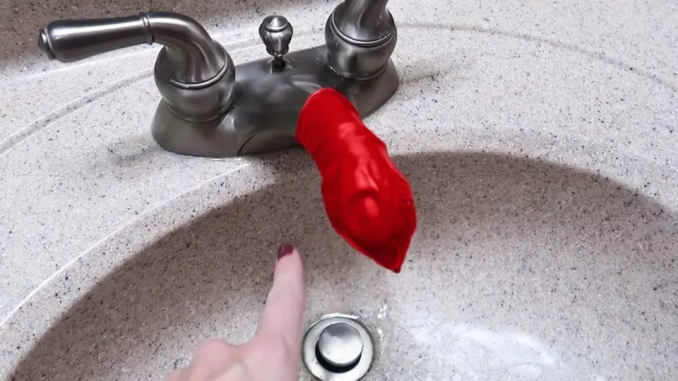 Wie entkalkt man einen Wasserhahn mit einem Ballon?