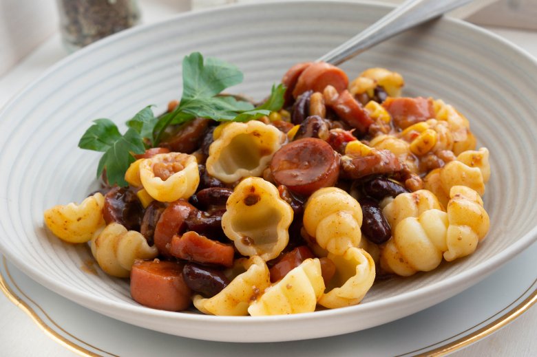 Wurst-Chili mit Nudeln