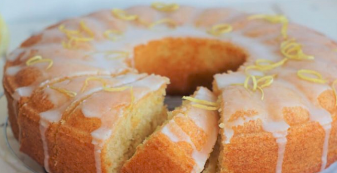 Zitronen-Buttermilch Kuchen