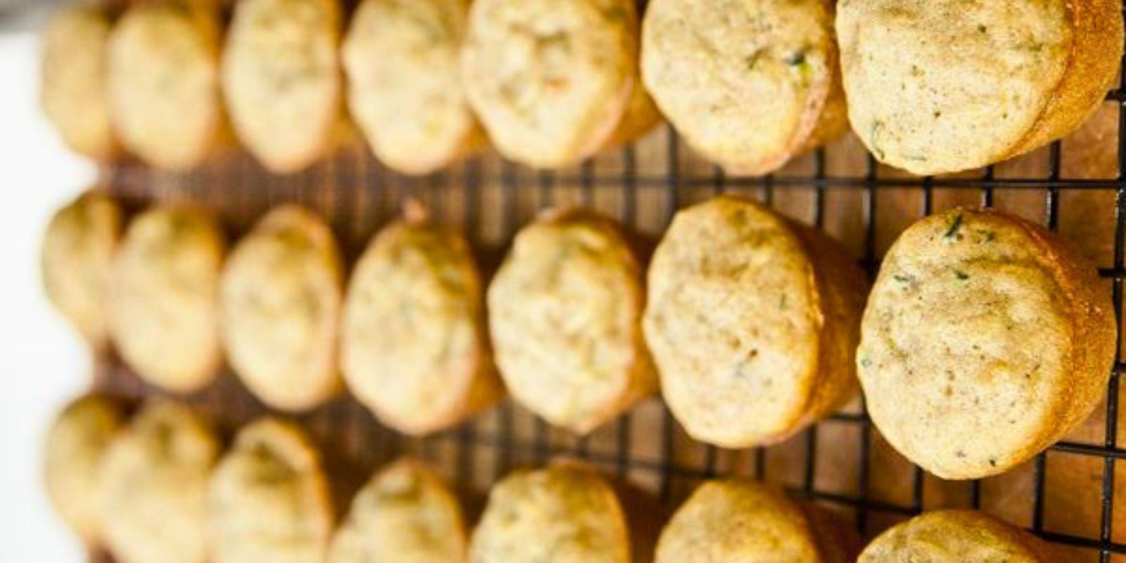 Zucchini-Mozzarella Muffins – Herzhaftes Vergnügen in jedem Bissen
