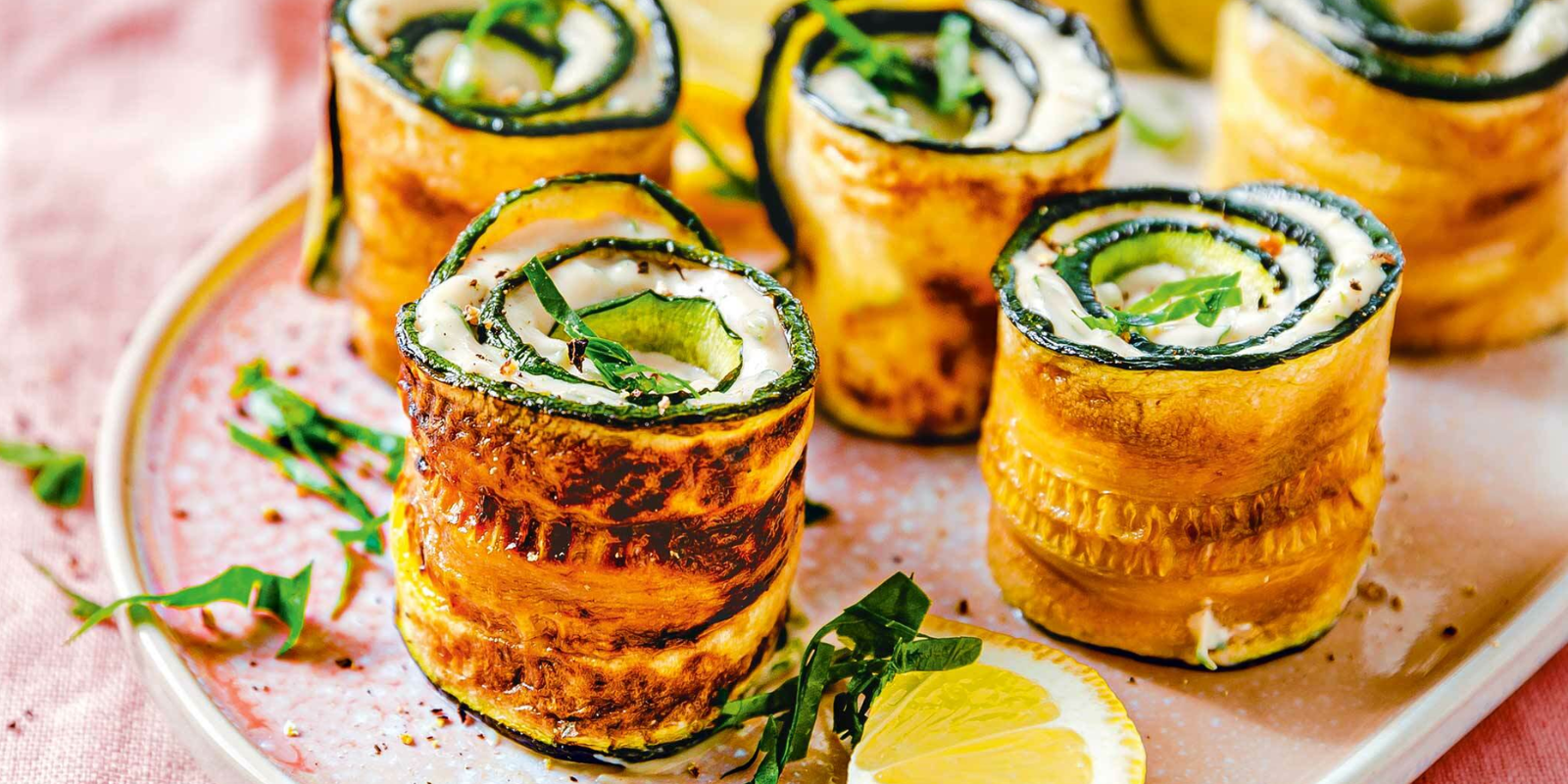 Zucchiniröllchen: das leichte und superverlockende Gericht!