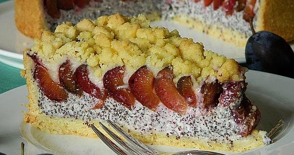 Zwetschgenkuchen mit Mohnquark + Butterstreuseln