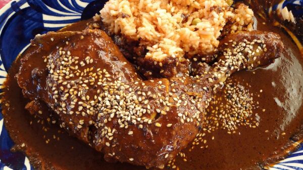 Mole mit hausgemachtem Huhn