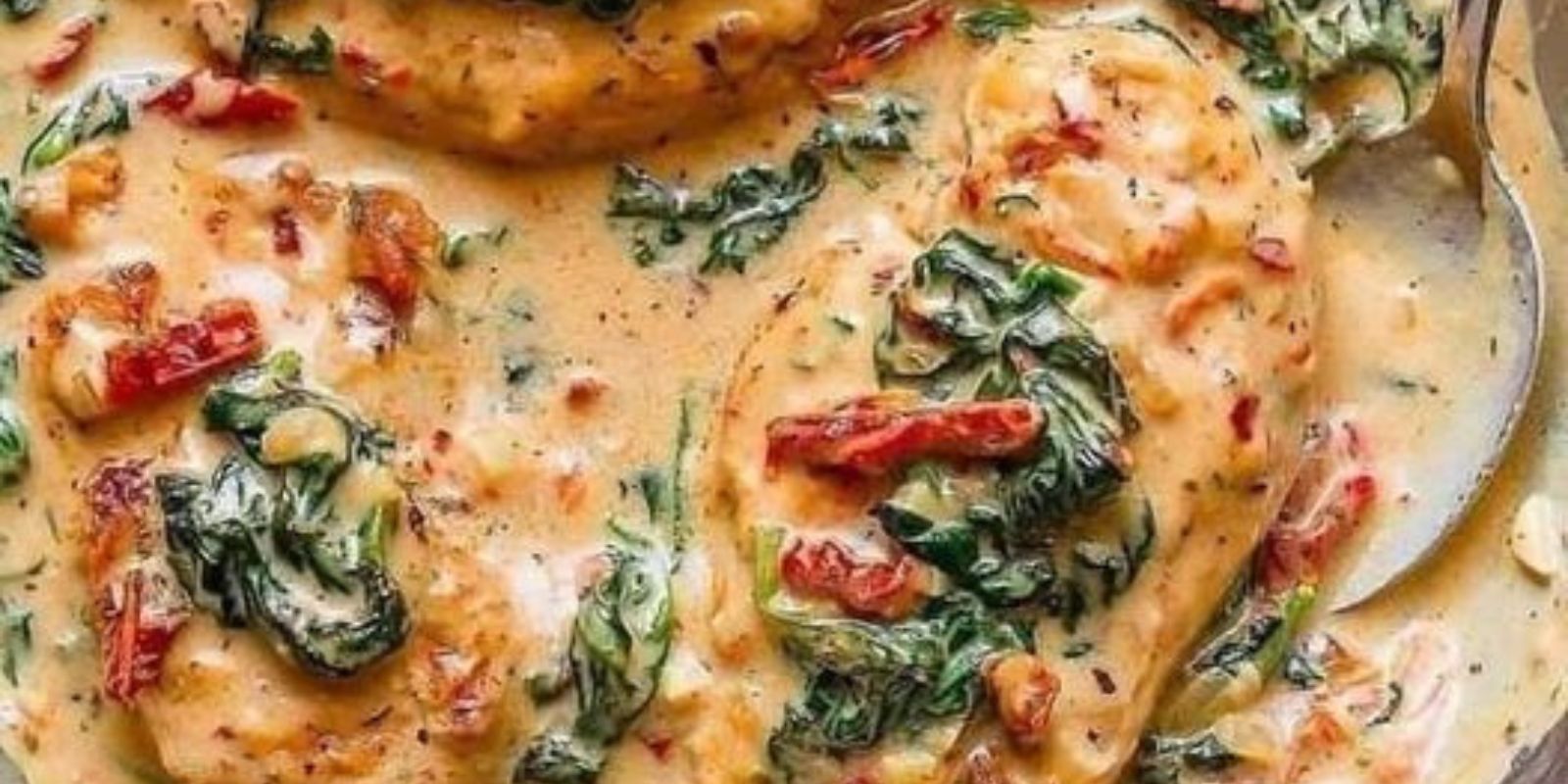 geschmackvoll – Hähnchen in cremiger Spinat-Parmesan-Soße