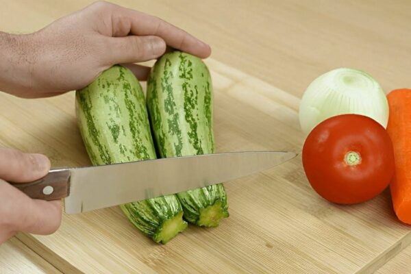 2 abobrinhas e 2 tomates e o jantar já está pronto uma delícia