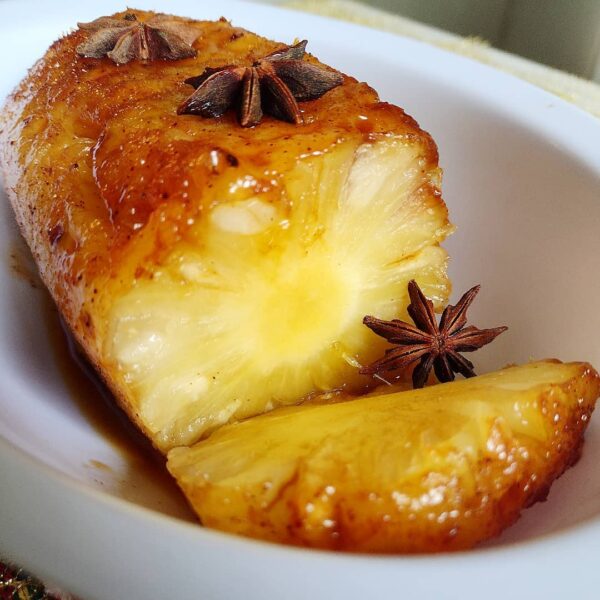 Abacaxi assado no forno com canela