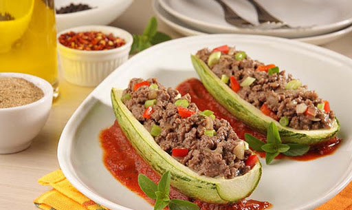 Abobrinha Recheada com Carne Moida