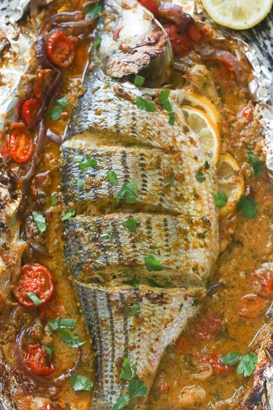 Aprenda a preparar um  Peixe assado  cheio de Delicia