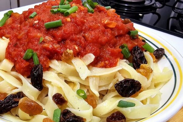 Aprenda hoje mesmo esse macarrão com molho caseiro para ceia de natal