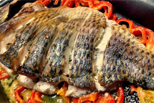 Aprenda o tempero certo para preparar uma tilápia assada perfeita
