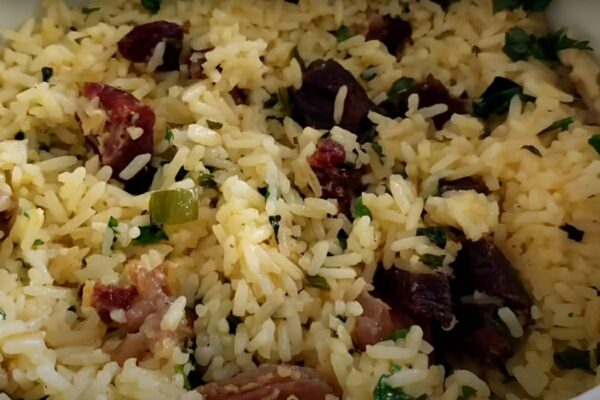 Arroz com carne de sol ou arroz Maria Isabel muito saboroso e fácil de fazer