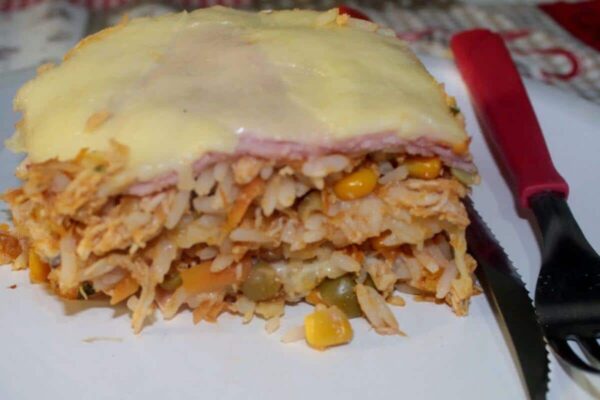 Arroz de forno o mais temperado e recheado de todos não precisa de outra coisa no almoço