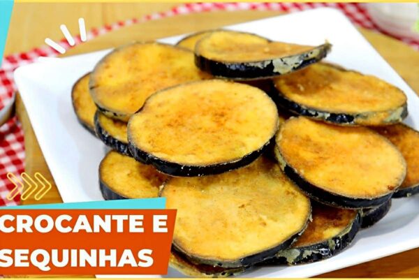 Berinjela empanada bem sequinha e crocante para acompanhar a sua refeição