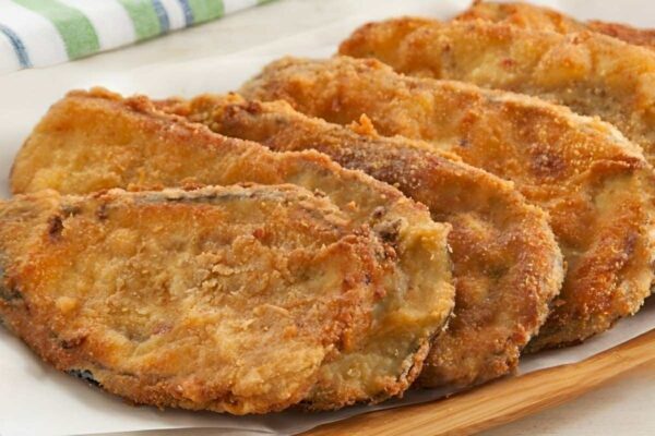 Berinjela empanada sequinha e crocante para acompanhar a sua refeição