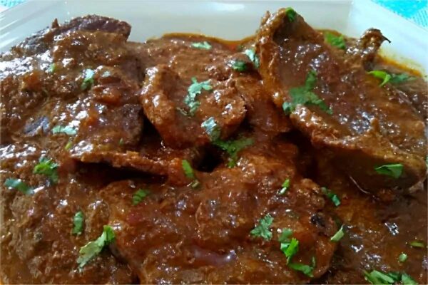 Bife ao molho feito na panela de pressão uma receita rápida e deliciosa para servir no dia a dia