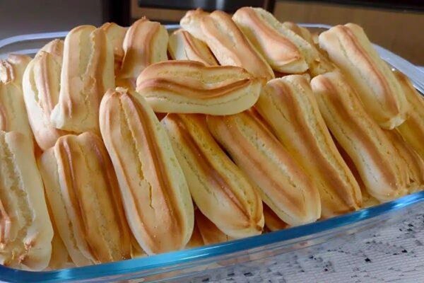 Biscoitinho caseiro que derrete na boca e fica pronto em um minutos uma delícia…Ver mais